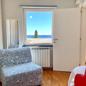 https://casaviva-lovely-seaview-trilo-in-genova-nervi.hotelitalianriviera.com
